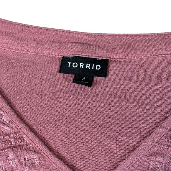 TORRID CRINKLE GAUZE EMBROIDERED TOP WOMEN’S SiZE 4 PRE-OWNED - Picture 2 of 5